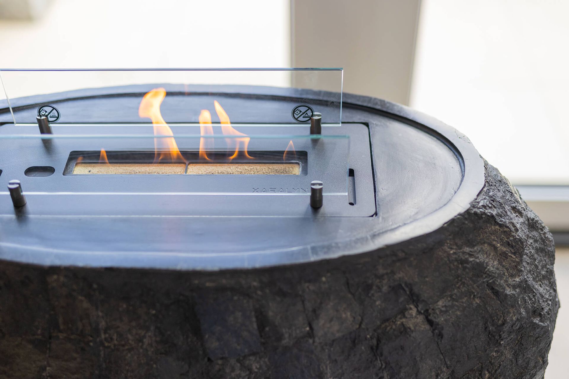 Xaralyn ethanol fireplace with ceramic burner